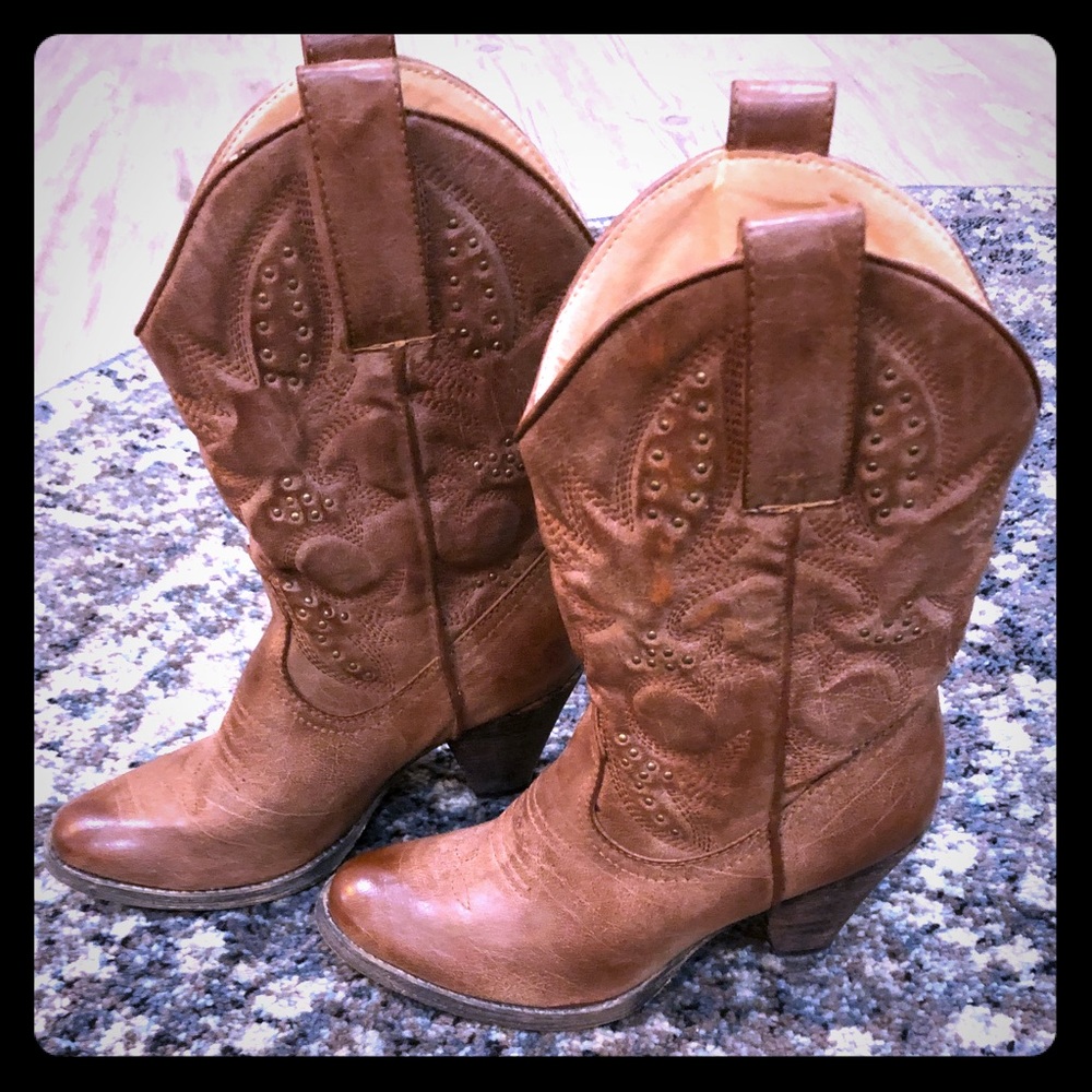 Volatile boots